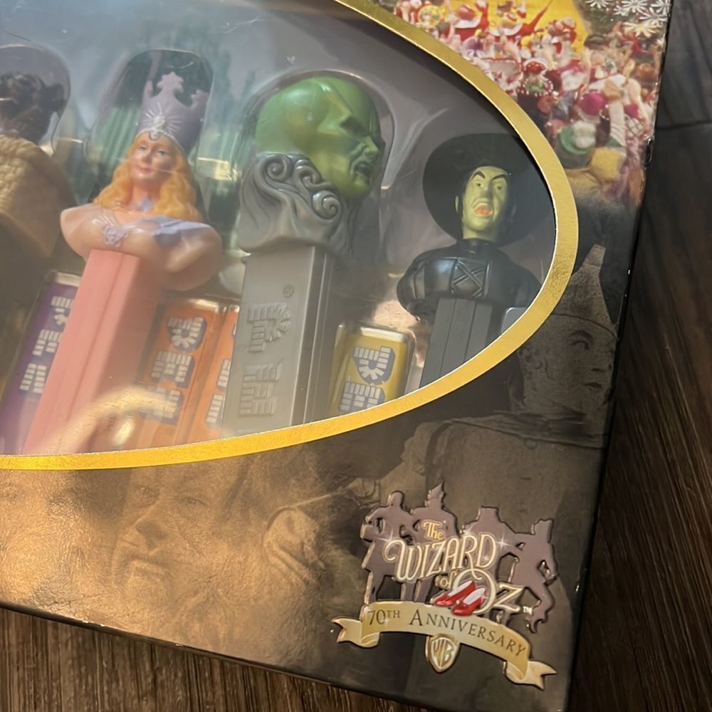 Wizard of Oz movie collector special edition pez dispenser set Dorothy new tin - Picture 4 of 6